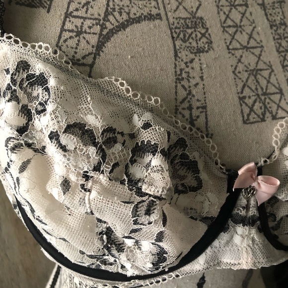 Lace bra-black and white - Picture 2 of 3